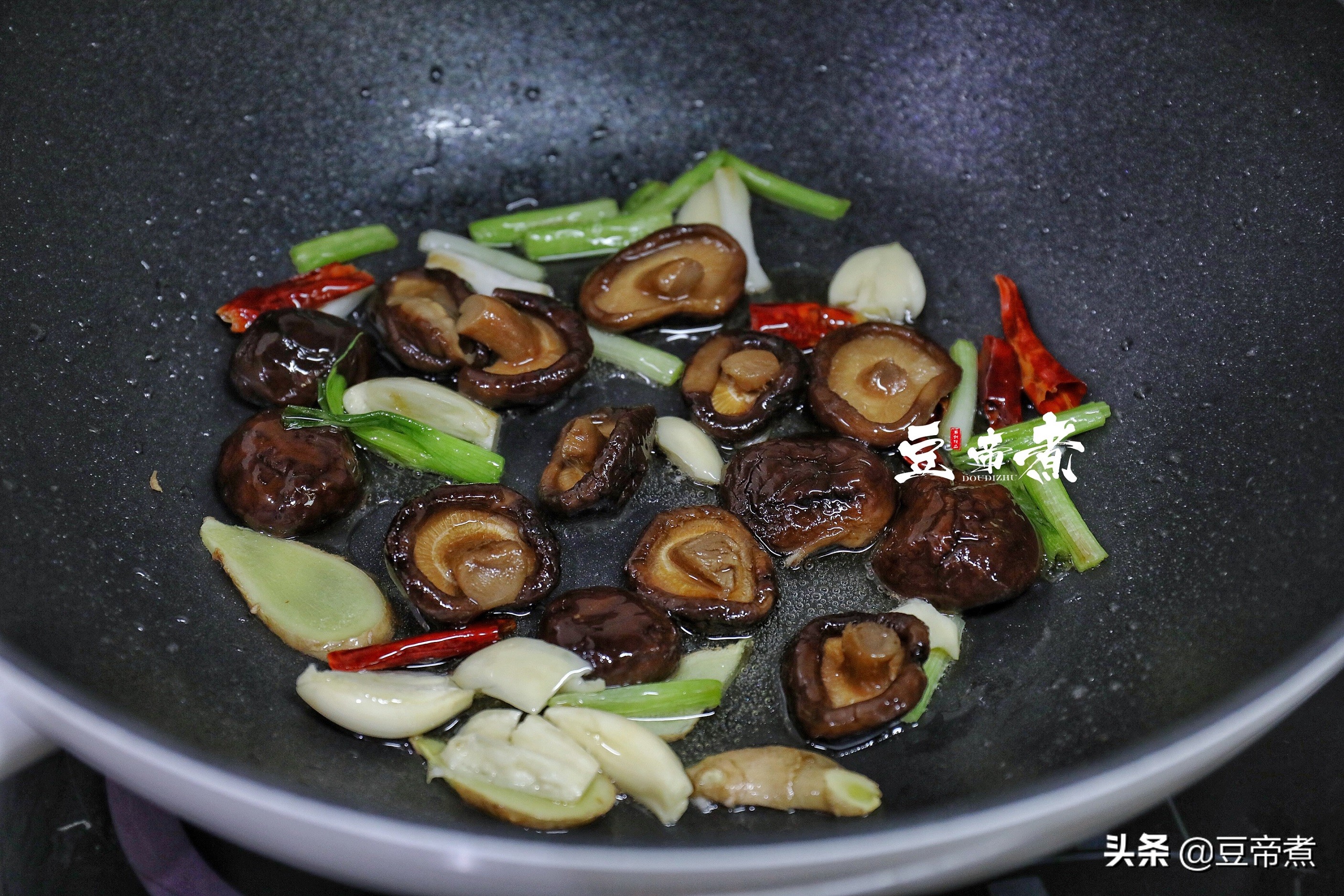 鸡肉香菇板栗汤的做法大全,洋葱板栗香菇鸡肉