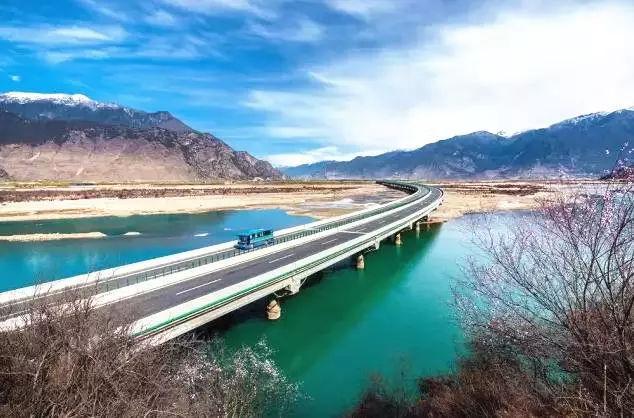 最迷人的秋季公路风景,最美的风景是在路上的不期而遇