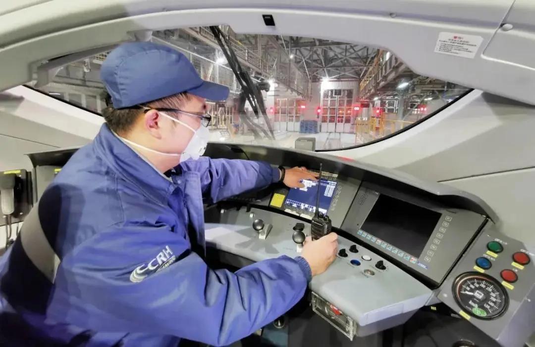 战疫情保春运铁路警察在行动,抗击疫情守护平安摄影征稿