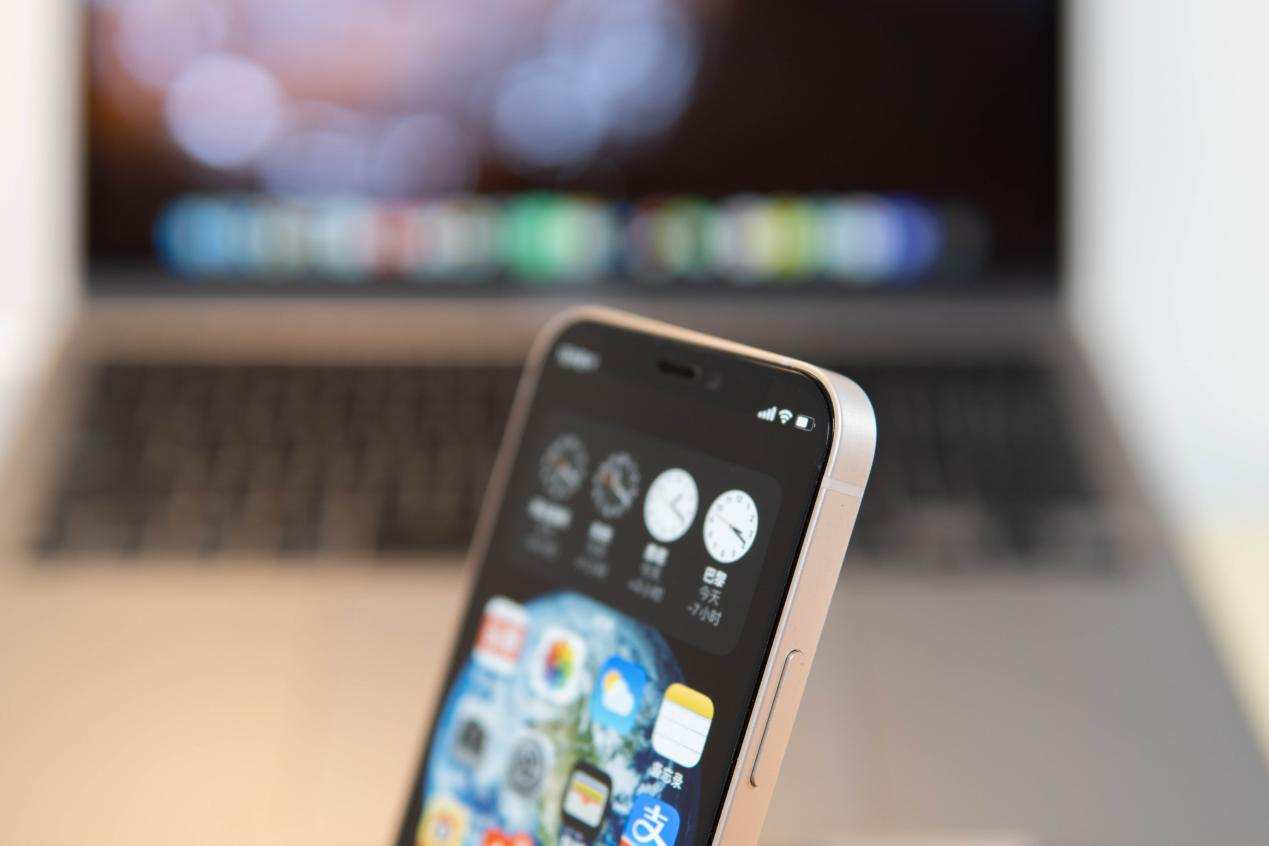 iphone12钢化膜黑边好还是透明好,倍思苹果12钢化膜防尘