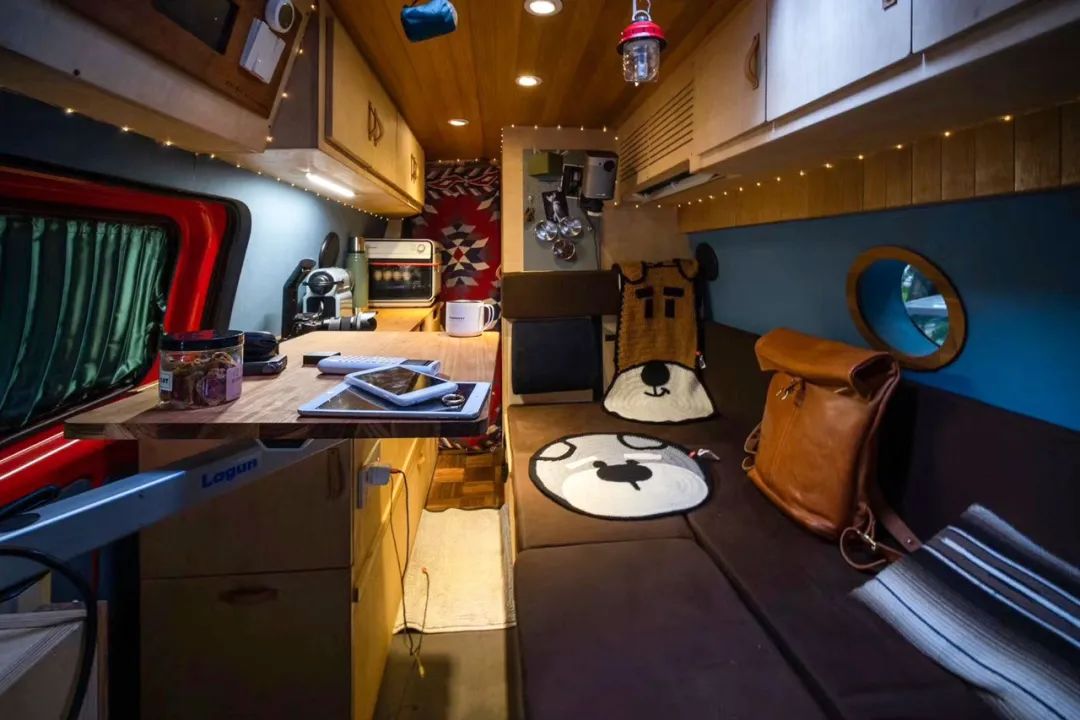 互联网大厂情侣辞职，爆改12㎡房车：不买房也可以很快乐