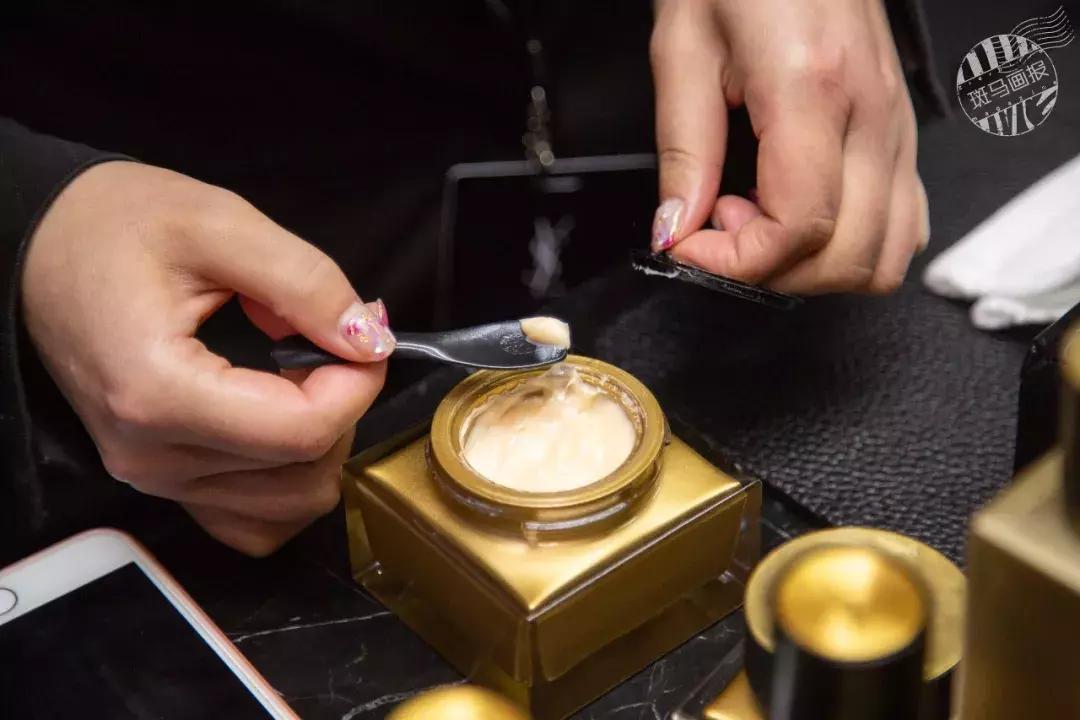 ysl在香港开了家美妆快闪酒店,ysl在上海哪里