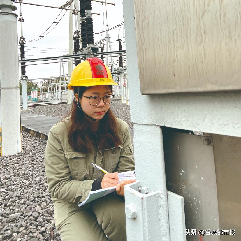 盛开在检修现场的巾帼之花—记咸宁供电公司检修分公司“90后检修女神团”