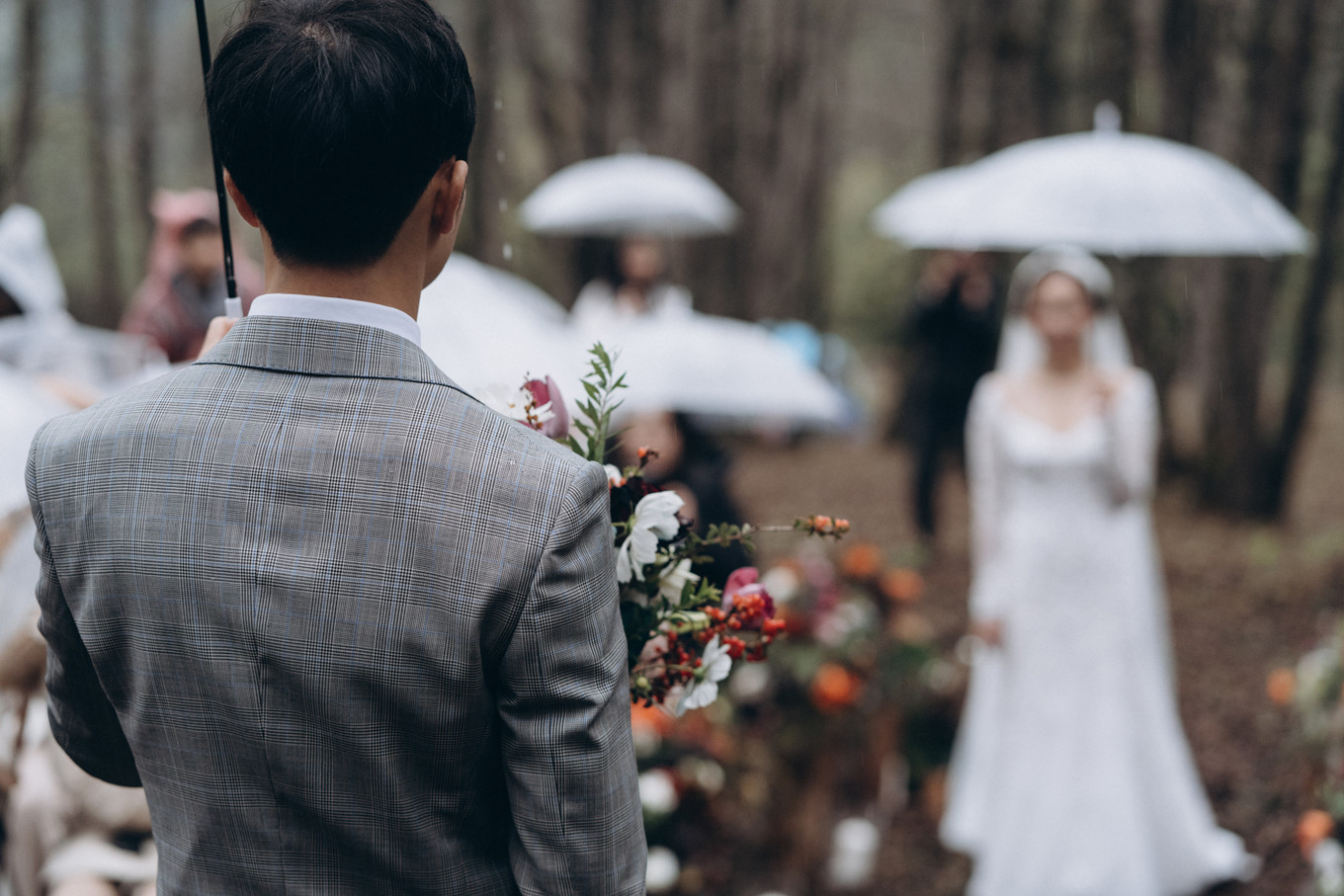 我们带上婚纱，去与世隔绝的山中办了一场绝世婚礼