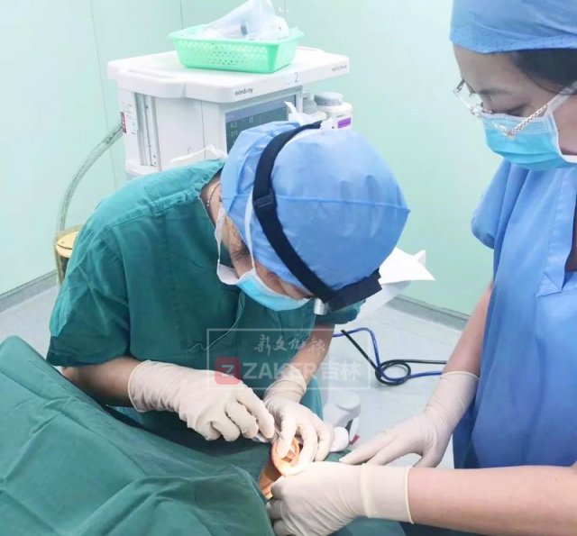 麻烦了！江城10岁男孩学“悟空”将玻璃胶球塞进耳朵