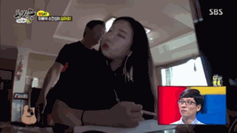 韩国到底是怎样的国家?一综艺父亲对女儿动手动脚,嘉宾脸都变了