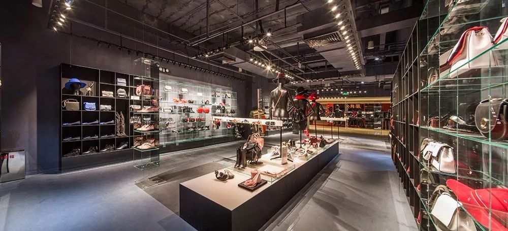 中国之光！UR开店开到英国伦敦！创下快时尚品牌神话