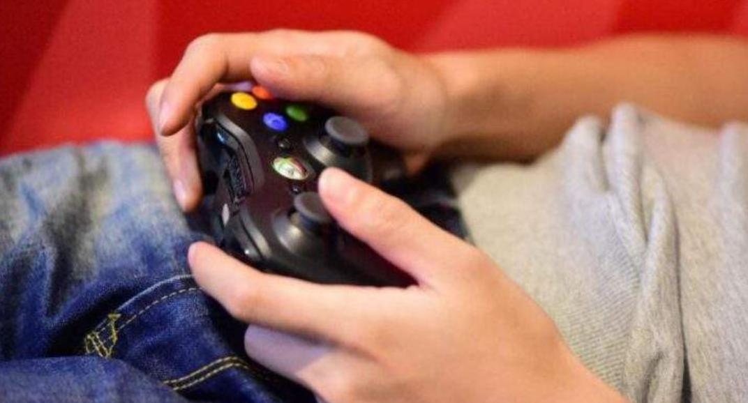 Z世代的潮酷利器，Movin01X重新定义娱乐“轻投影”