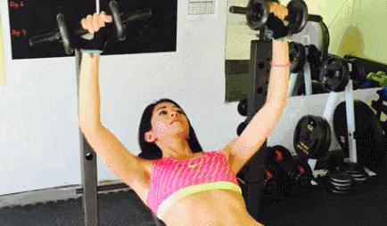 怎么锻炼胸肌中缝最有效速成方法,胸部如何训练才能更加有型