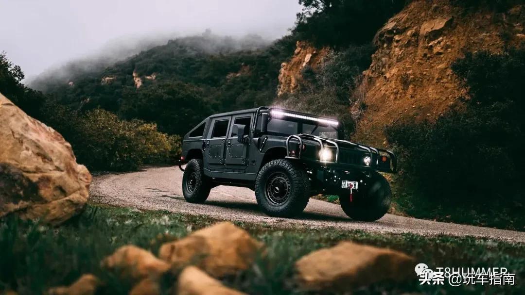 在街头遇到一辆悍马H1，打开引擎盖后却发现大有不同