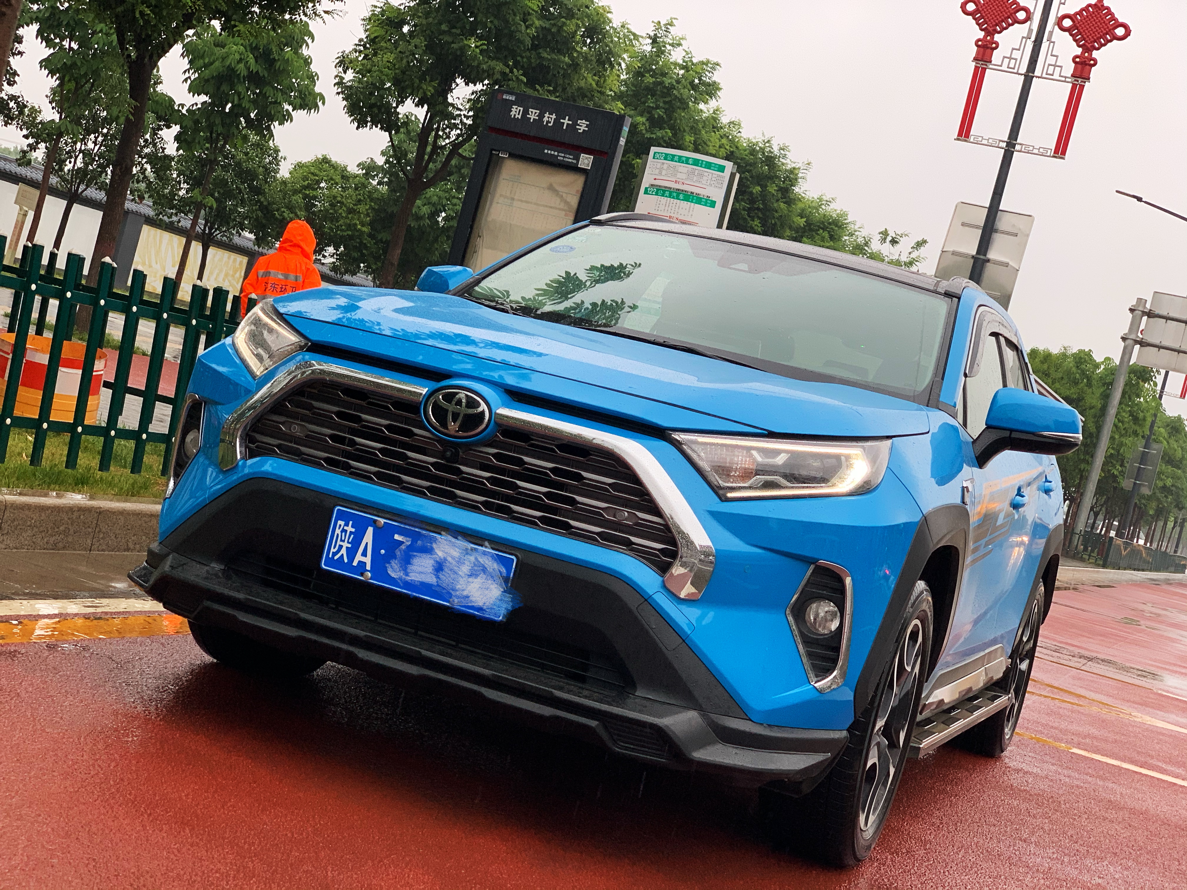 丰田rav4荣放泥地越野黑色,西安丰田rav4风尚版多少钱