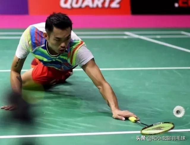 羽毛球发力的时候握不好拍,羽毛球食指发力还是后三指发力