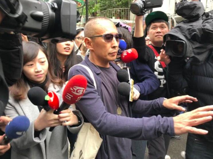 钮承泽被曝性侵后现身警察局，剃了个光头，网友：想直接进去了？