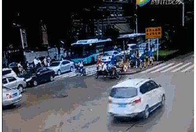 脚底很软怎么回事啊,脚底软怎么回事