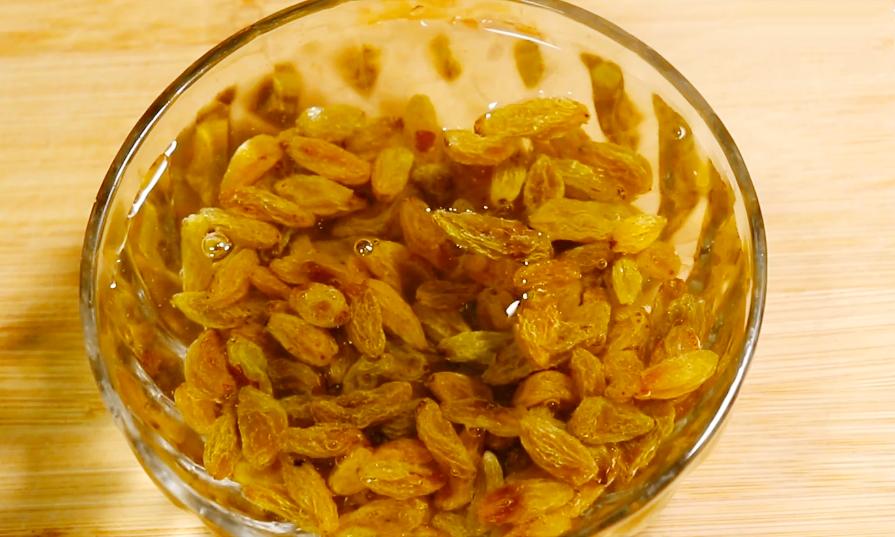 葡萄干怎样洗才干净又好吃,葡萄干用清水洗了再烤干行吗