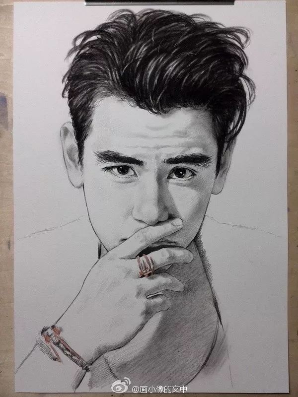 比起打印画，美院毕业的他，笔下这种彩铅水彩画才好看哭了~