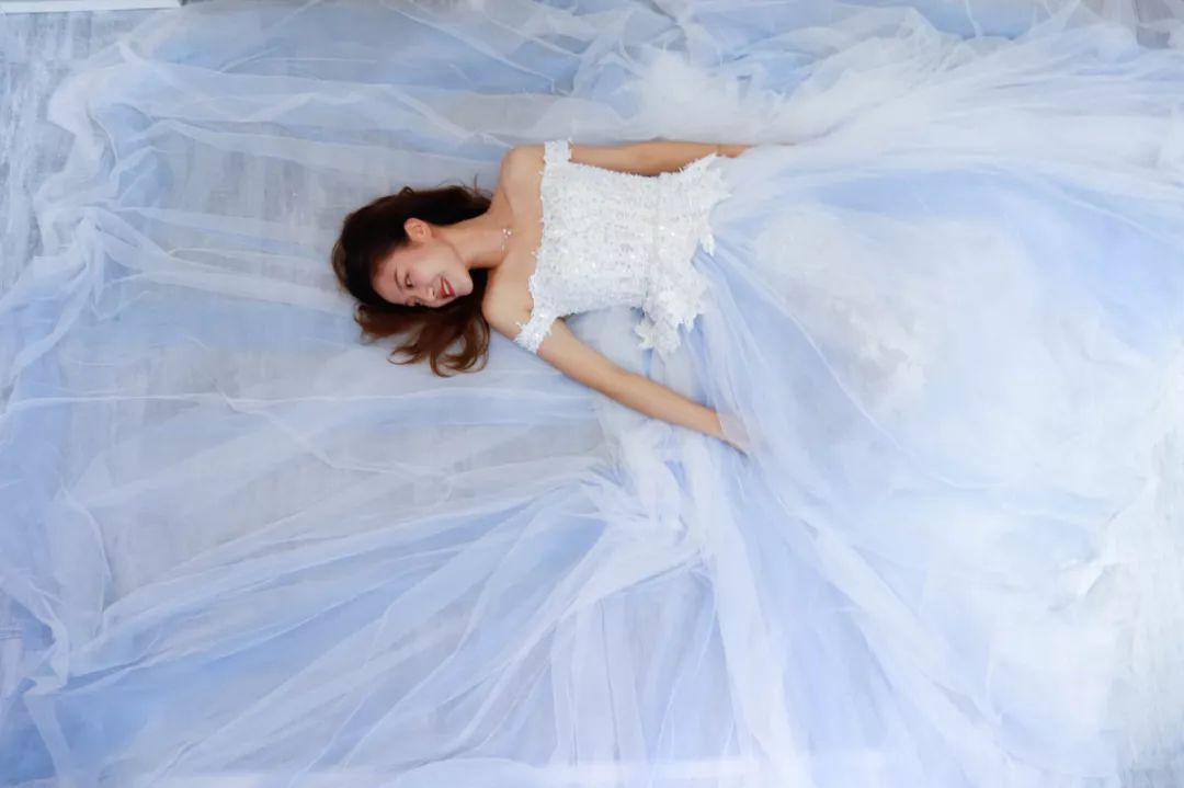 圆每个妹剂C的公主梦，这家店现在婚纱免费试，饮品+蛋糕请你食