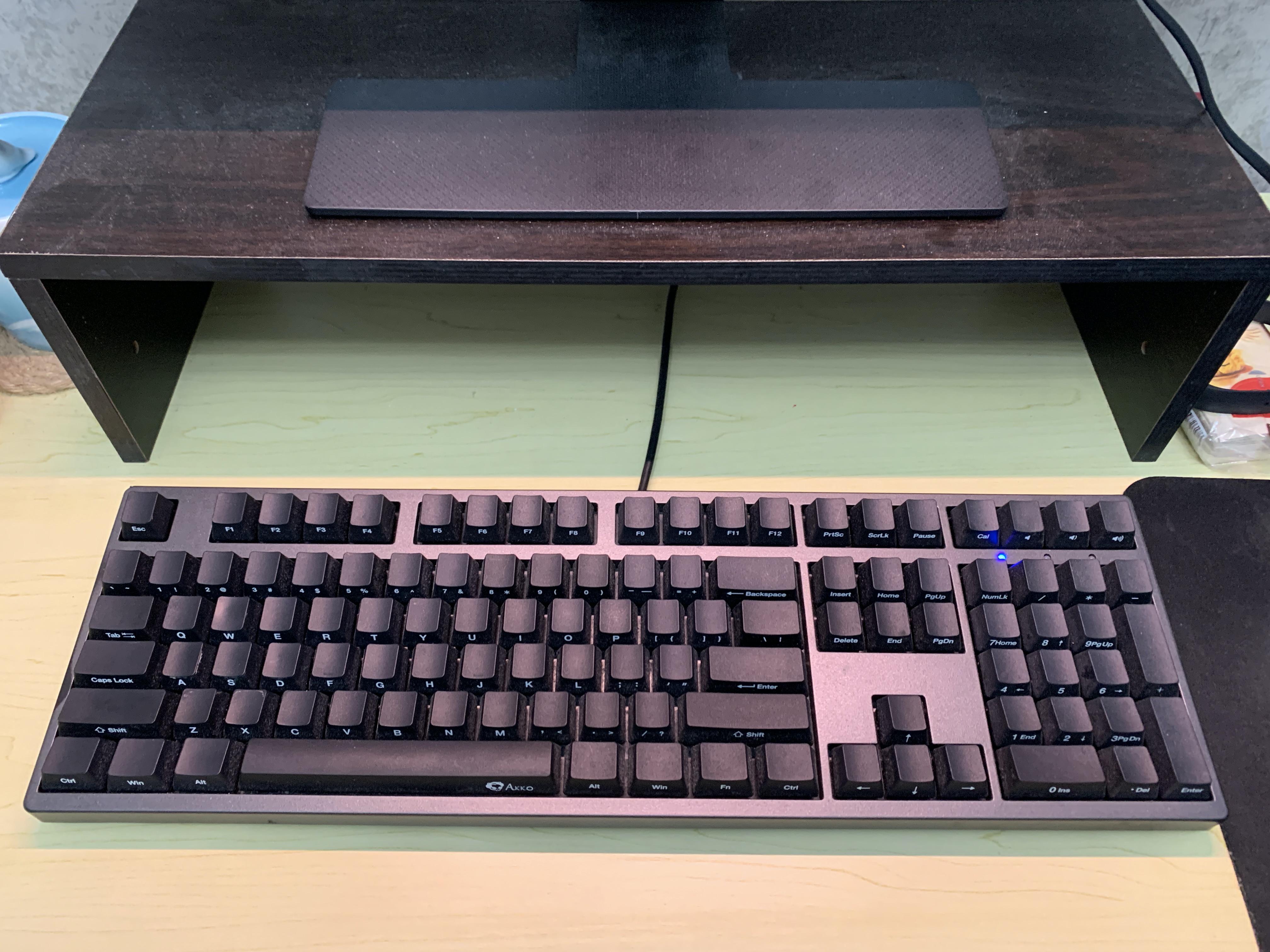 小米屏幕挂灯和雷神屏幕挂灯,小米屏幕挂灯亮度测评