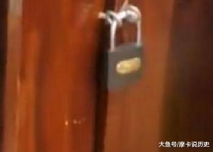 导游把游客锁在芽庄购物店内，须待一个半小时，网友：谁叫你有钱