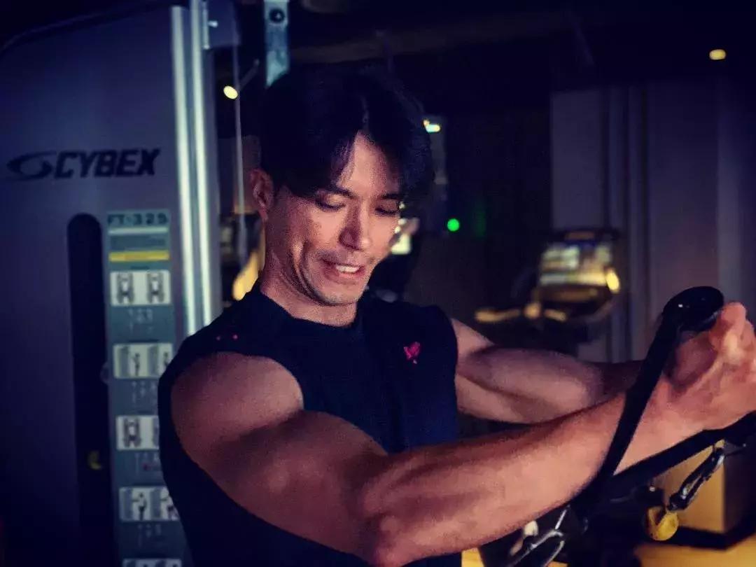 熬足九年首次上候选名单前港男有望当下一个TVB一线小生？