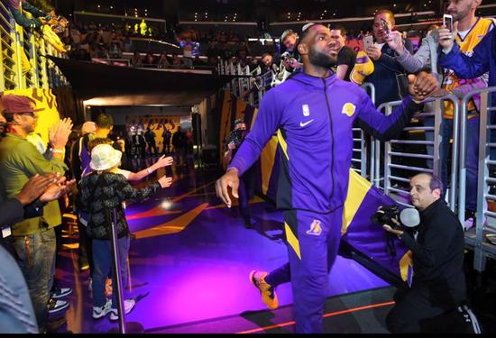 让詹皇起鸡皮疙瘩，让冷面小卡激动不已，斯台普斯到底有多神奇？