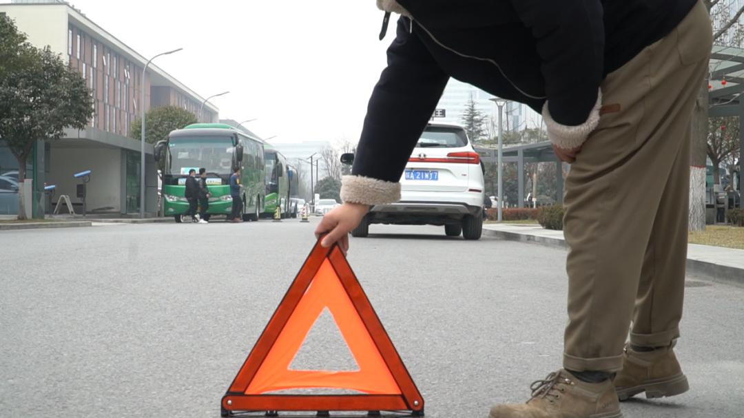 邯郸英迪比亚迪迪车微讲堂开课了：不会换备胎？手把手教你！