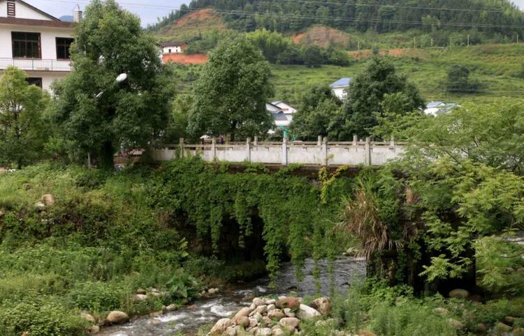 鐣呮父榛勬睙,榛勬睙鐣呮父涓浗