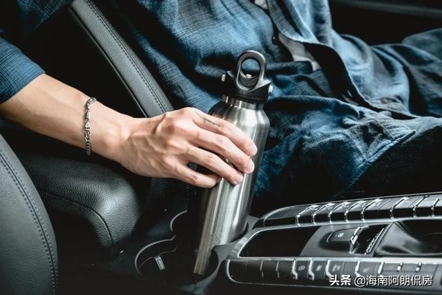 硬核又安全，老司机们喜欢的杯子，网友：开车时终于可以放心喝水