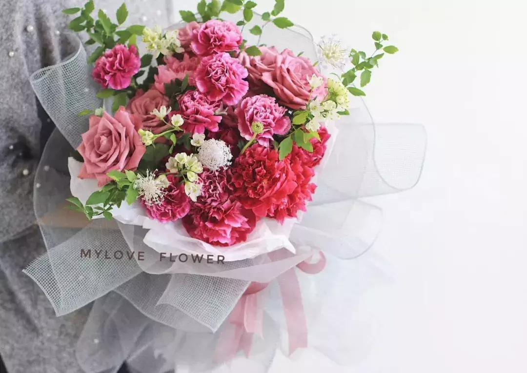 母亲节康乃馨一般送多少朵,母亲节送妈妈一束康乃馨