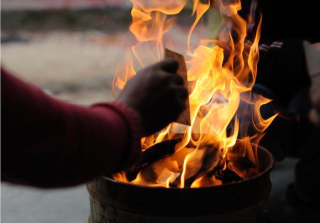 俗语一年不能做两事,一个月上两次坟有什么忌讳