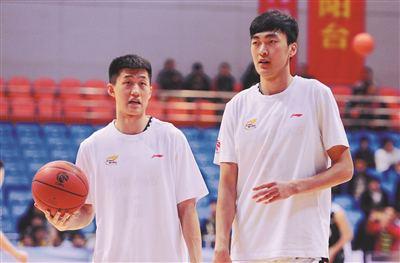 辽宁42分惨败四川球迷反应,辽宁半场58-43领先广东15分