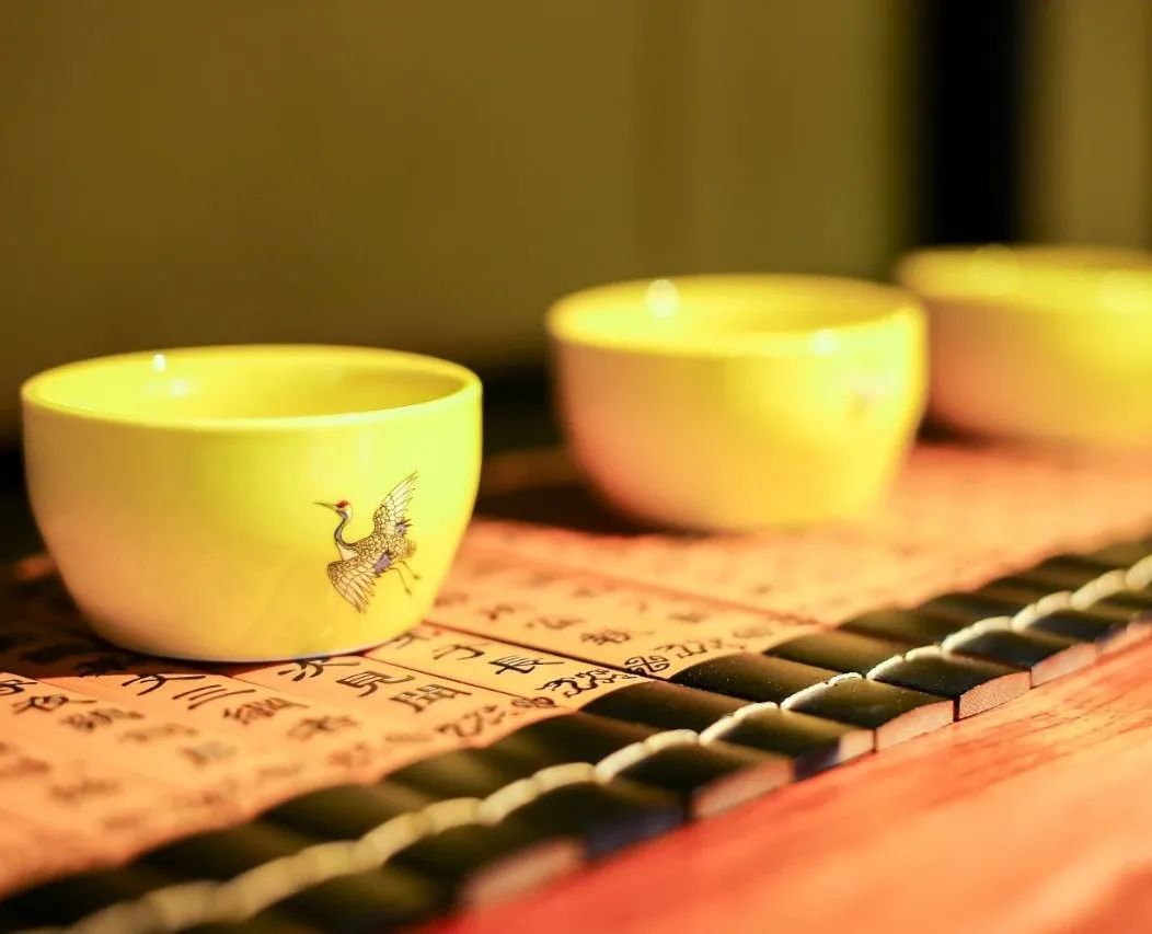 拍卖场无“君子协定”，200万拿下嘉靖*钟金**杯