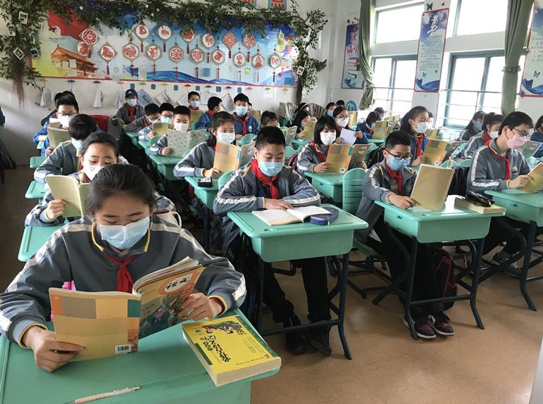 学生名字里全是“马”,老师上课点名“6匹马来了吗”,逗笑网友