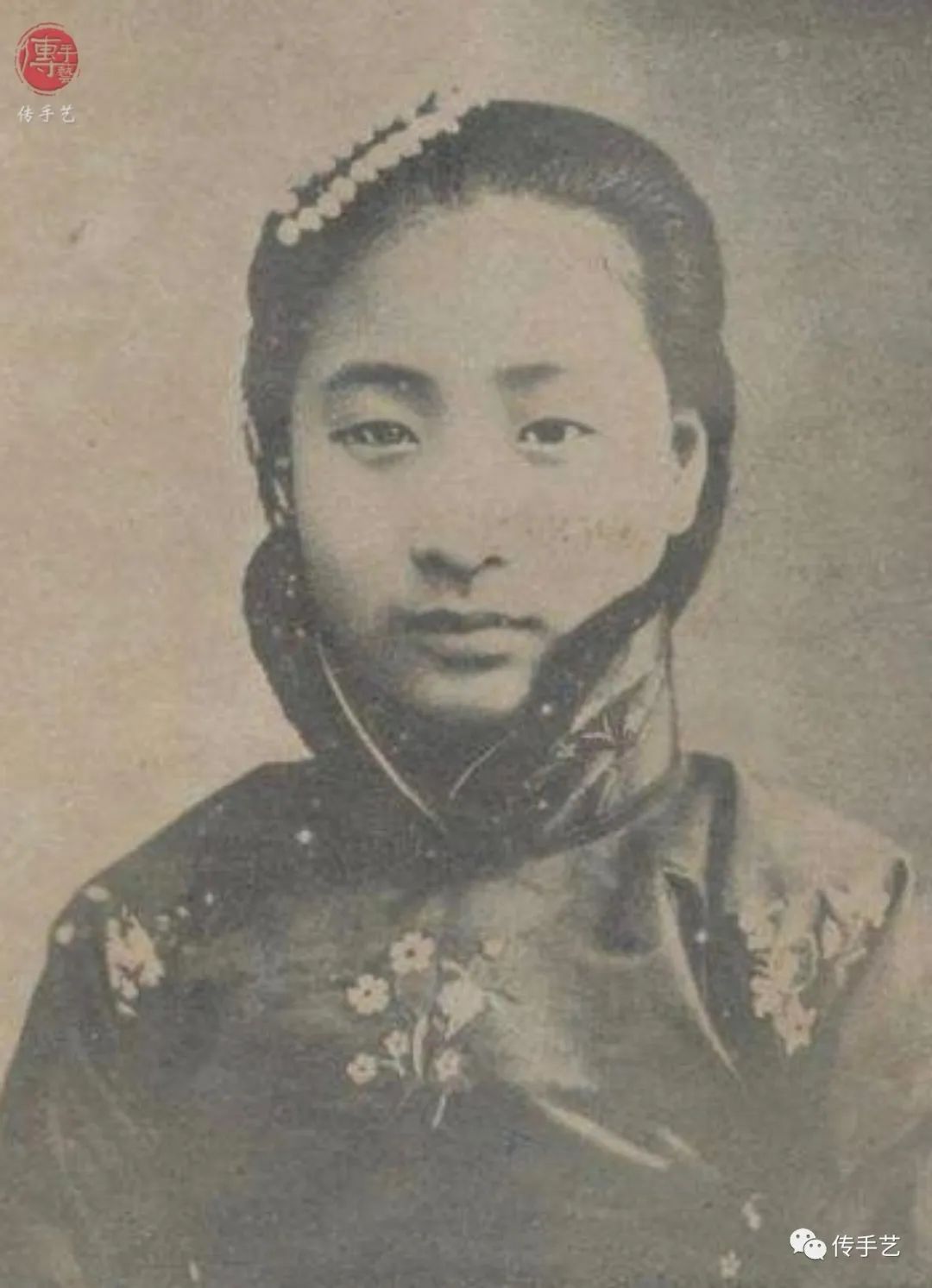 听过“塑身衣”,听过“塑脸领”吗?民国显瘦第一神器