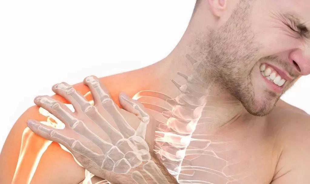 中老年人肩膀疼,是不是肩周炎?如何判断?教你一个自我判断方法