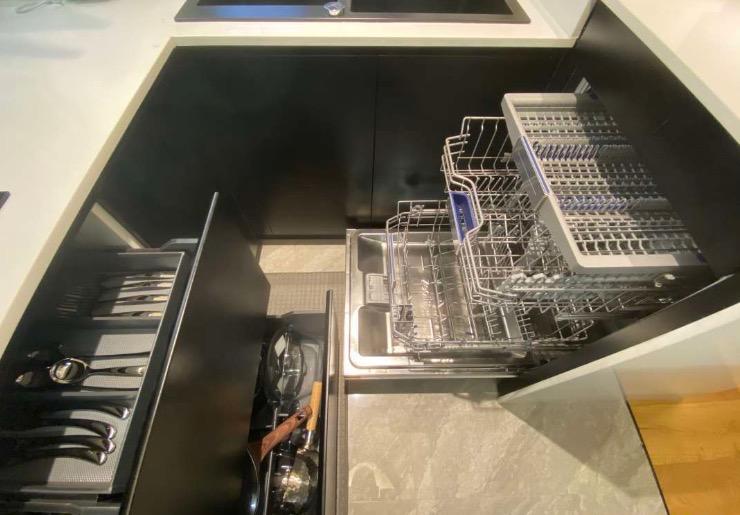 原木色极简家,黑白原木极简风格