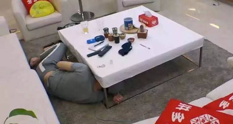 初中女生的感情观,18岁女生的爱情观是怎样的