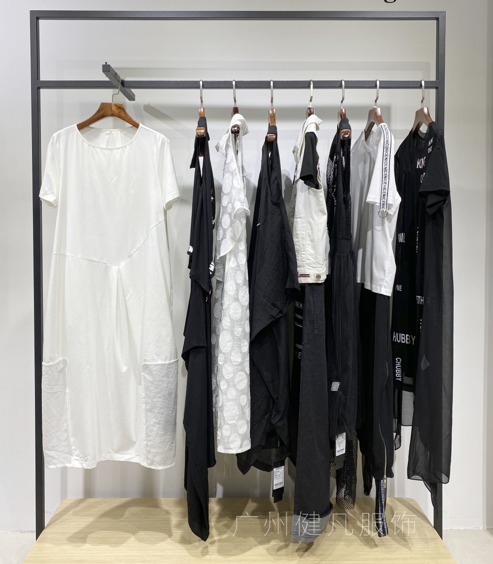 时尚女装潮牌高端大气短款女装,高端潮牌女装欧货宽松白衣中长款