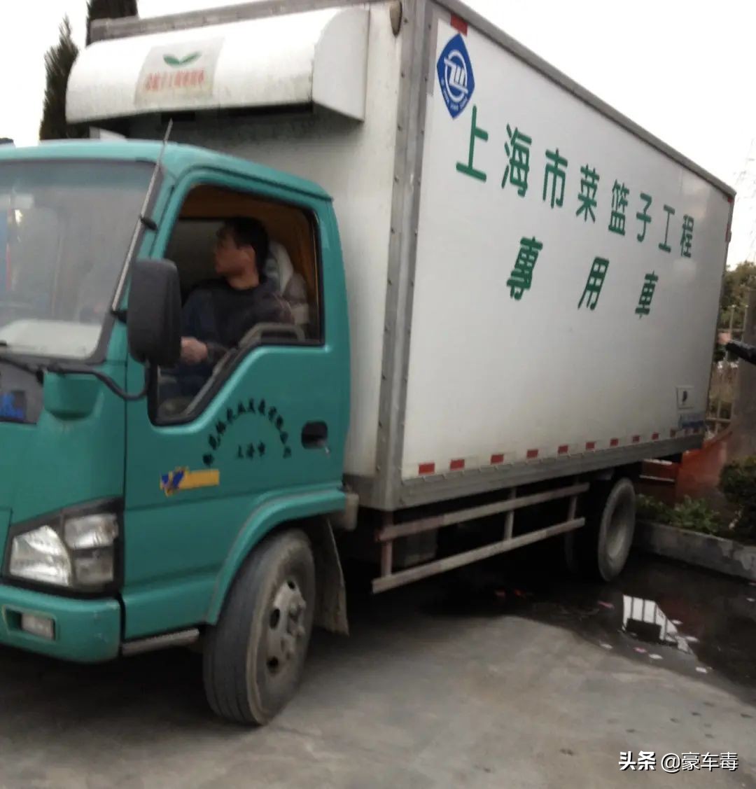 豪车毒老纪考斯特,豪车毒老纪小跟班