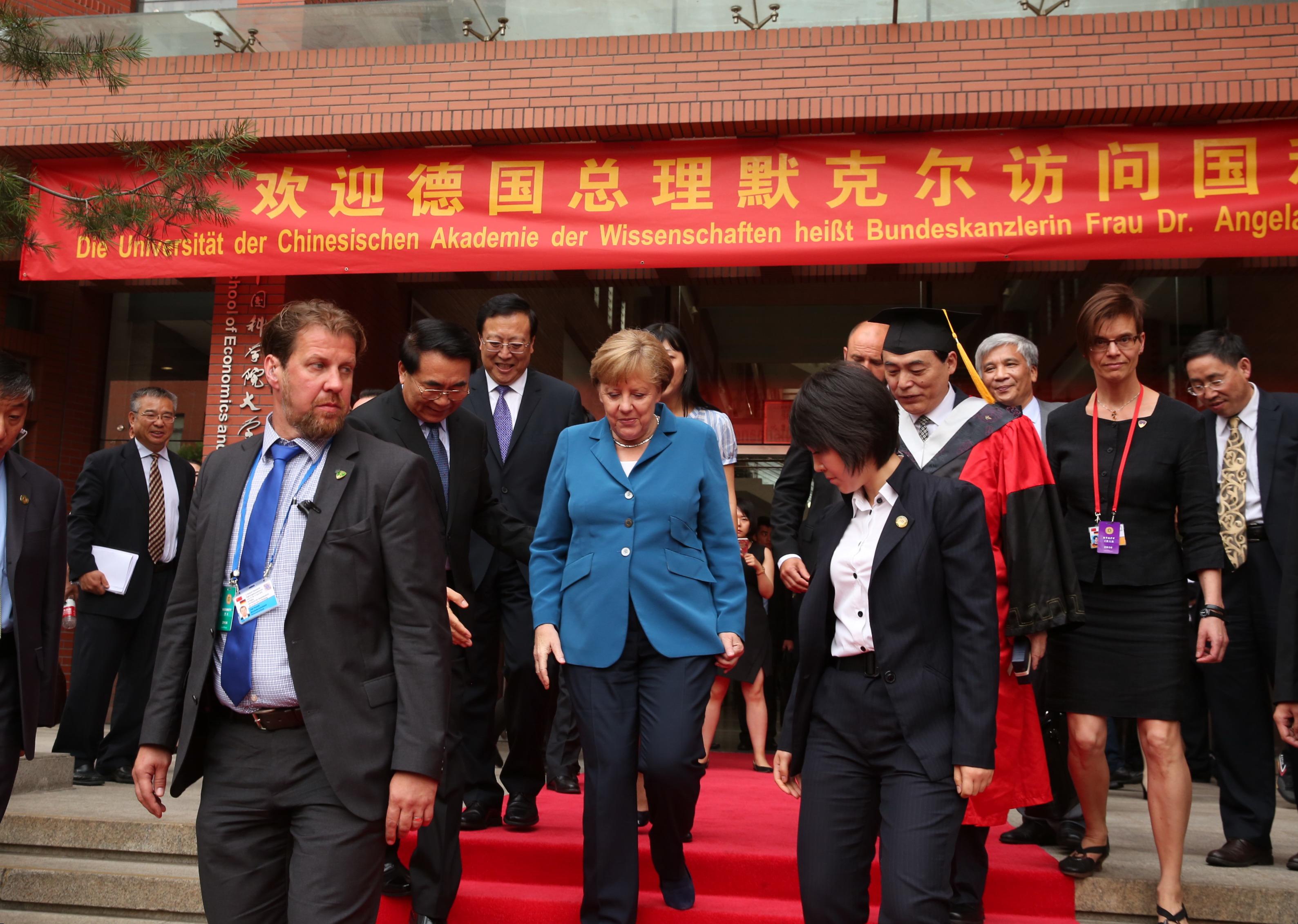 默克尔为何对美国强硬,默克尔反对在中美间站队