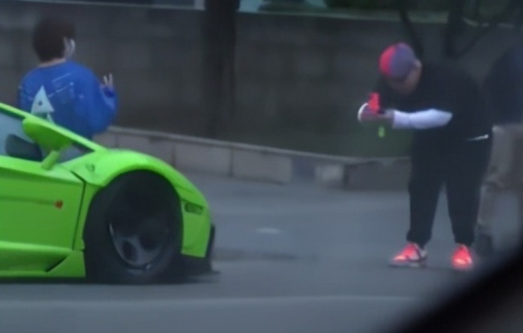 鹿晗夜店玩咖实锤,鹿晗关晓彤深夜与好友酒吧聚会