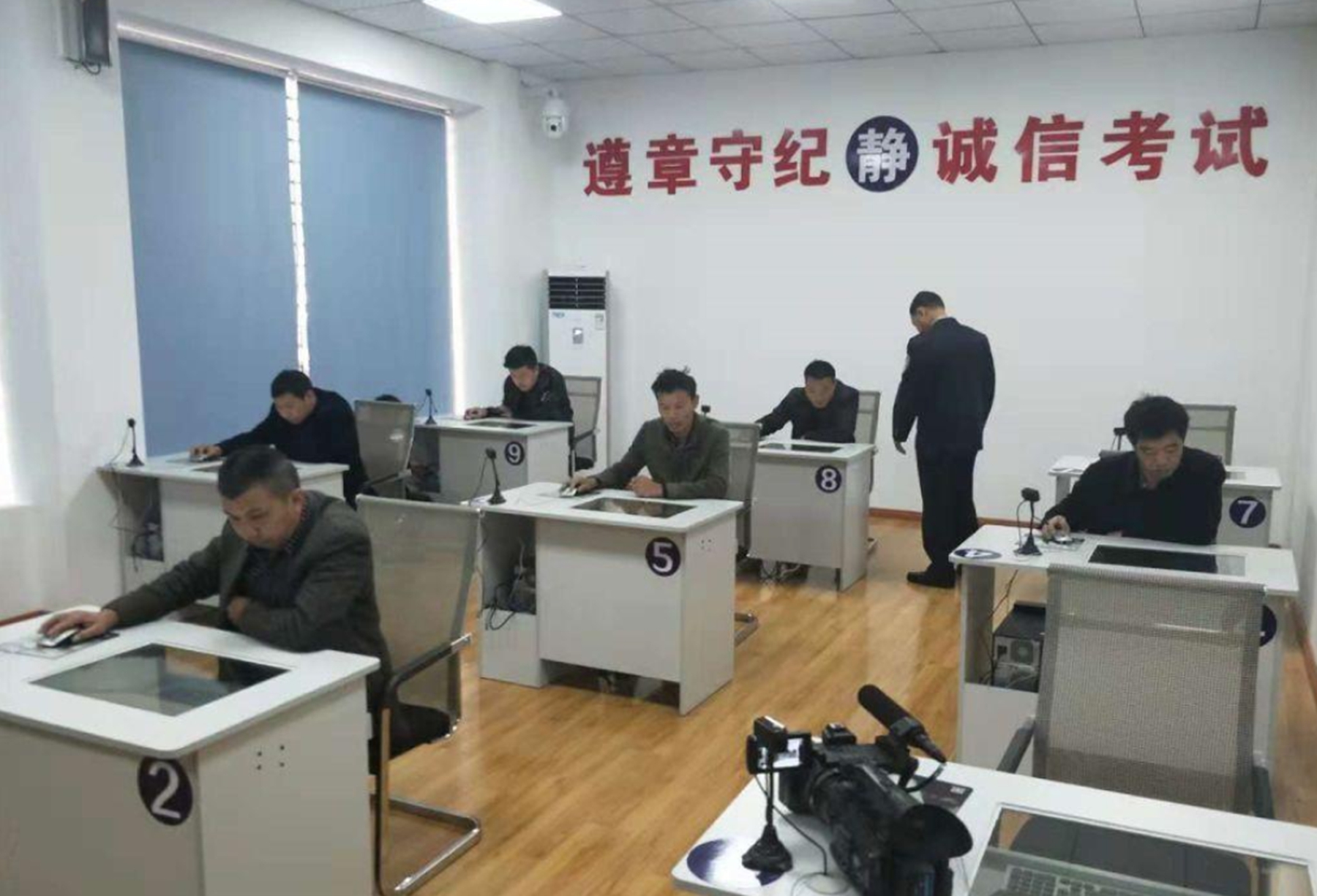 前车出现故障不动时,后车压线变道会扣分吗?交警:再说最后一遍