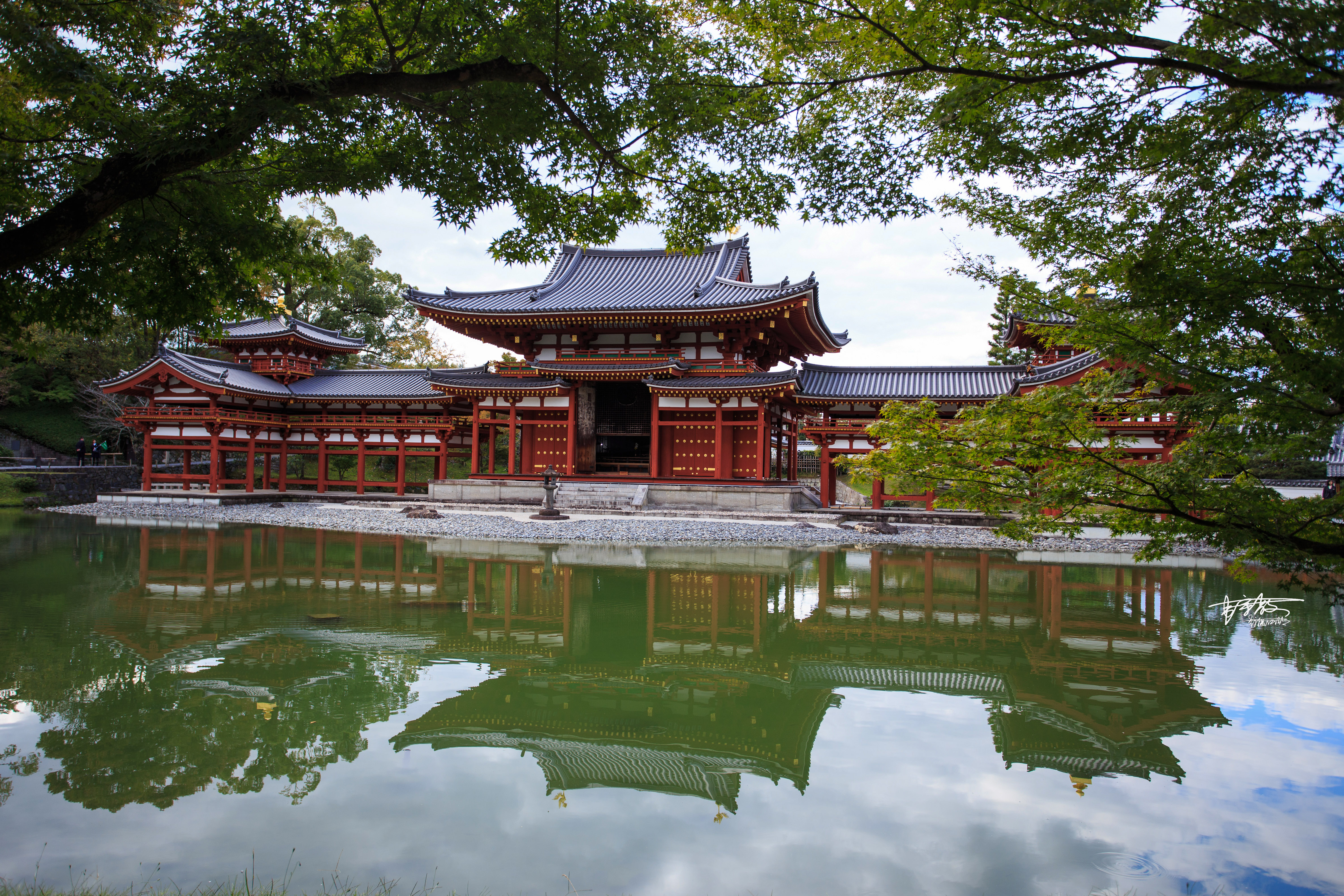 《万叶集》里的荒芜旧宫，千寻与无脸男走过的桥