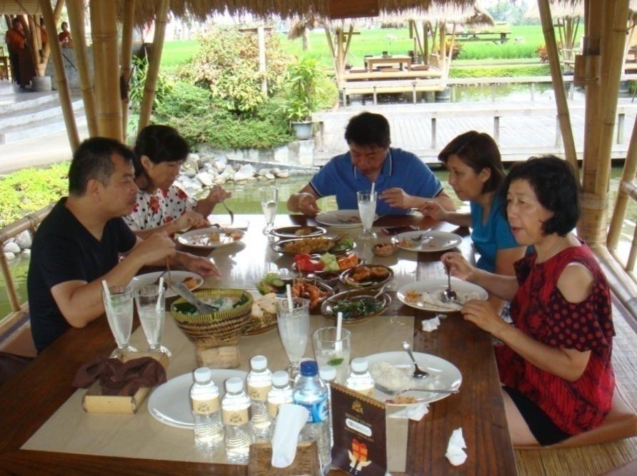 许舍山人,巴厘岛的乌布皇宫值得一去吗