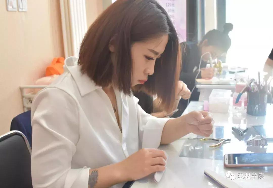 美甲店没有客户是什么原因,美甲店如何和客户交流技巧