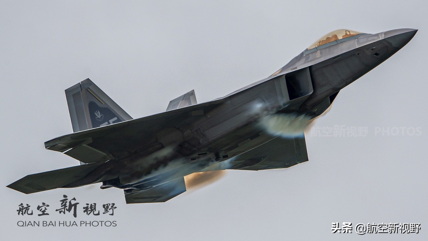 F-22隐形战机高清组图，第一款美制四代机，服役15年依旧帅气逼人