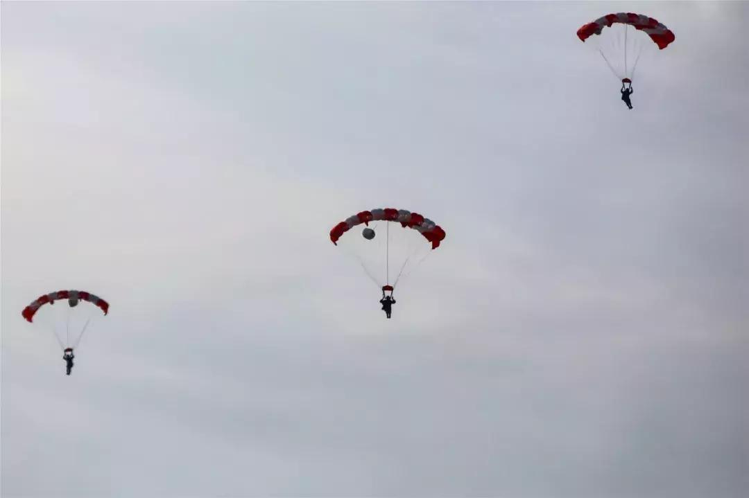 中国空降兵雷神出击,雷神特种兵出击