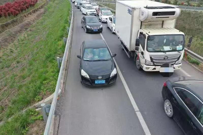 高速路上容许无人机飞行吗,无人机过高速公路