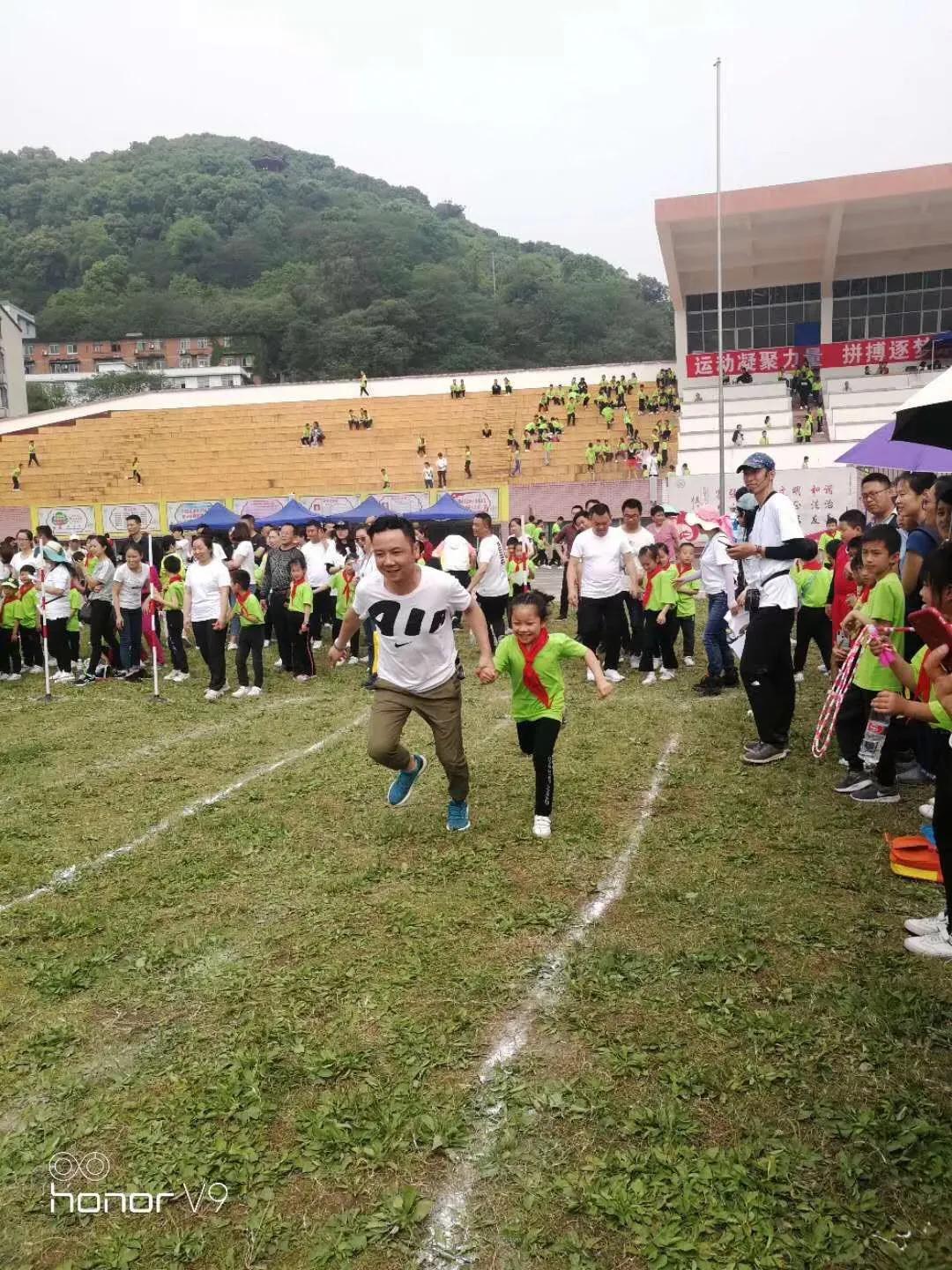 鍐嶈瀹滃鑿滃潩鏈哄満,鍥涘窛瀹滃鍐嶈