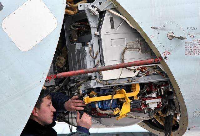 苏35发电量,苏35内部航电